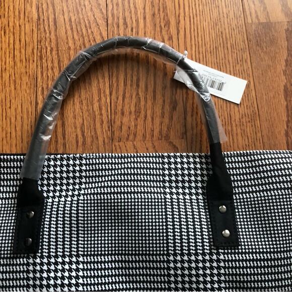 HP 🥳 Lulu Dharma Frasier Overnight  Travel Weekend Black White Tote Bag NWT - Picture 4 of 7